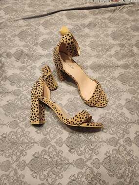Queen George Women Size 7 Leopard Print Faux Suede Ankle Strap Block Heels
